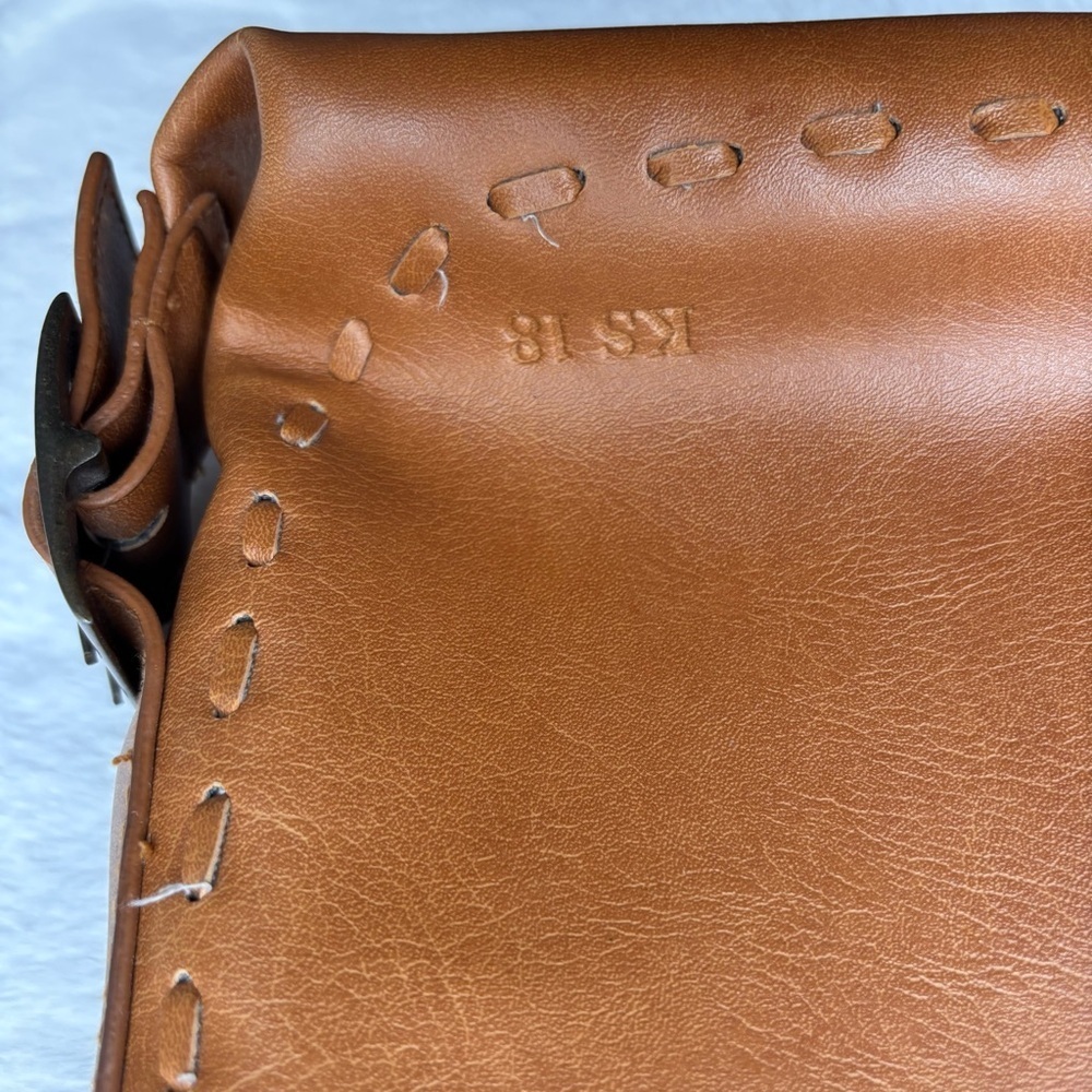 Vintage Veneto Cognac Brown Shoulder Bag | Y2K Minimalist Buckle Strap - Picture 4 of 13